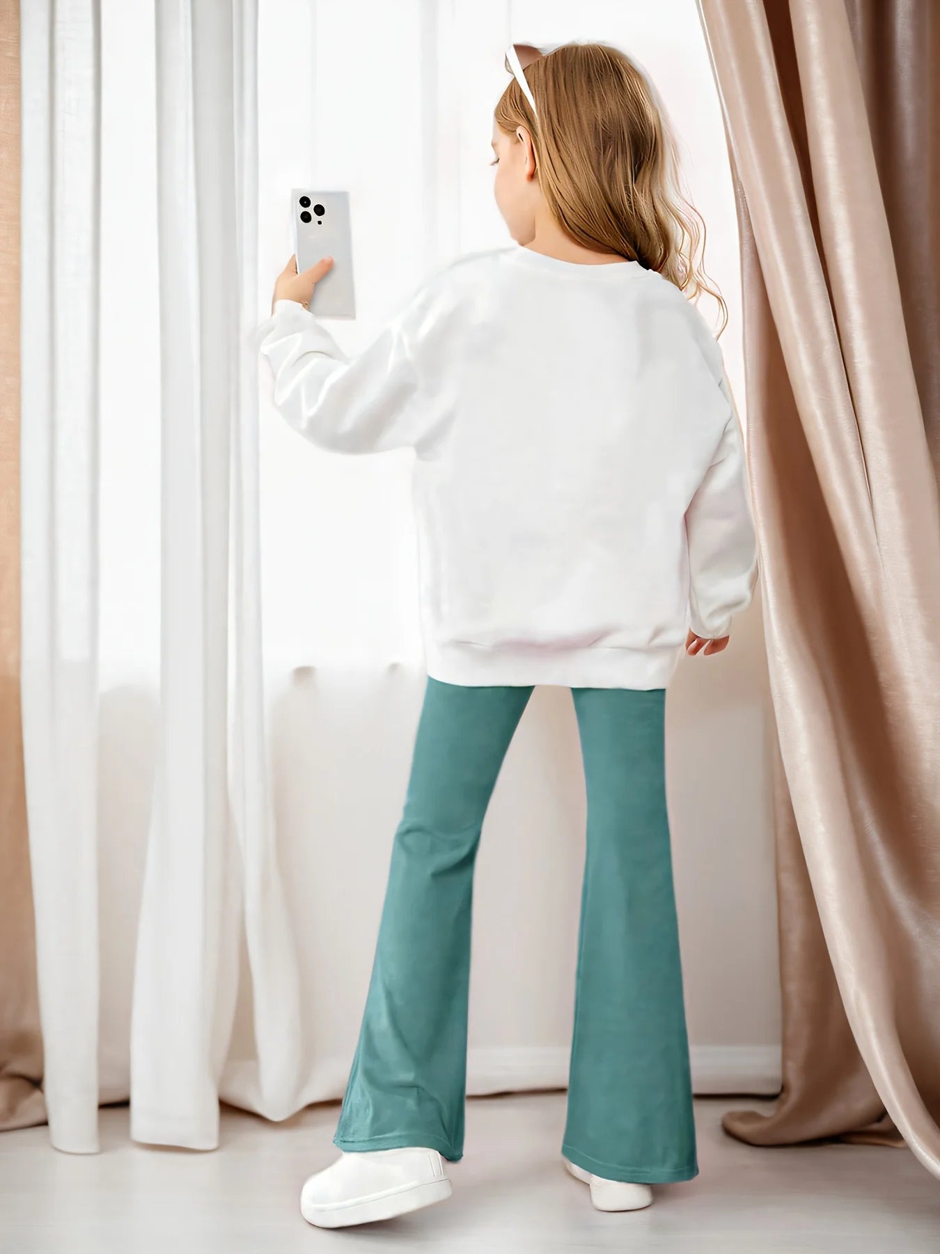 Children's Clothing for Girls with Floral and English Patterns, Off-Shoulder Pullover and Flared Pants Two-Piece Set, Blue-Green Pants, Comfortable and Versatile Set